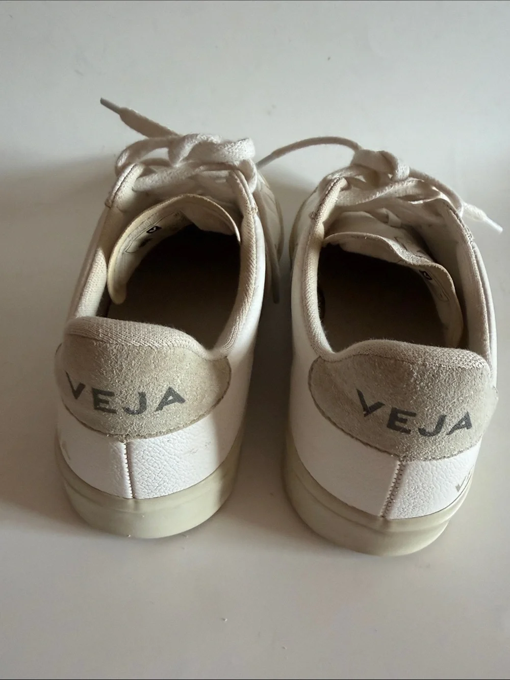 Veja Womens Campo White/Natural Suede Lace-up Sneaker size 8